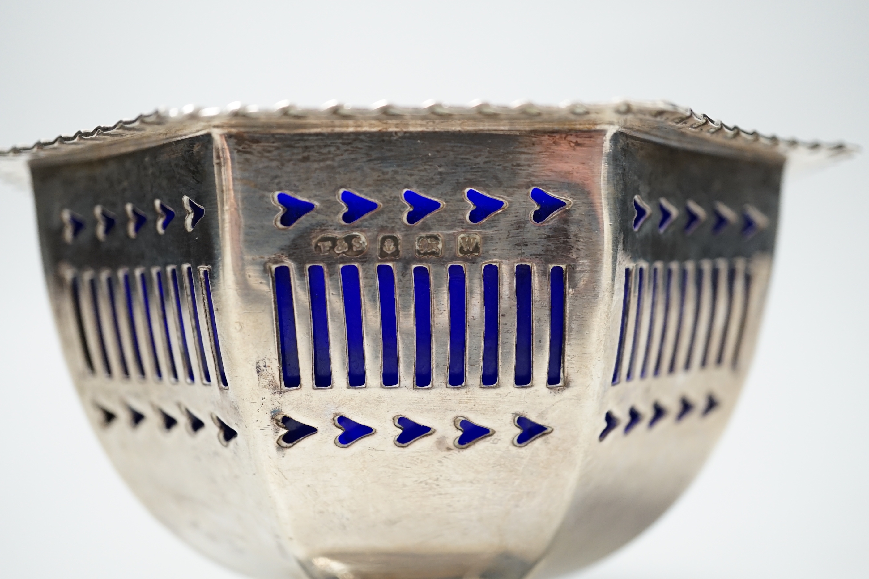 A George V pierced silver sugar bowl, with blue glass liner, Fergenbaum & Son, Birmingham, 1921, diameter 11.5cm.